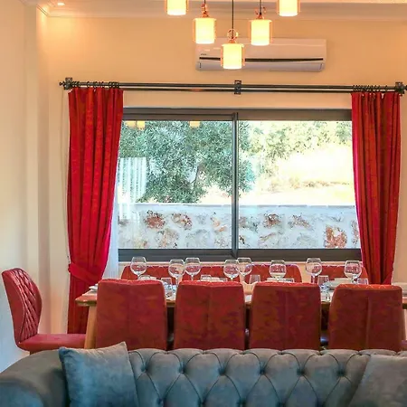 Heart - Hill Villa